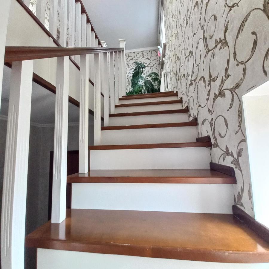 Hotel "Тихий Дом Трансфер" Bishkek Exteriör bild